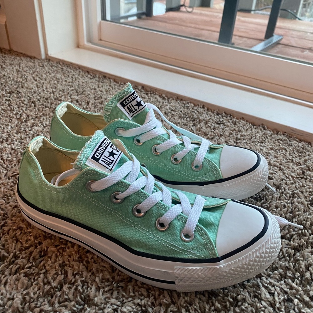 Converse shoes - Picture 2 of 8